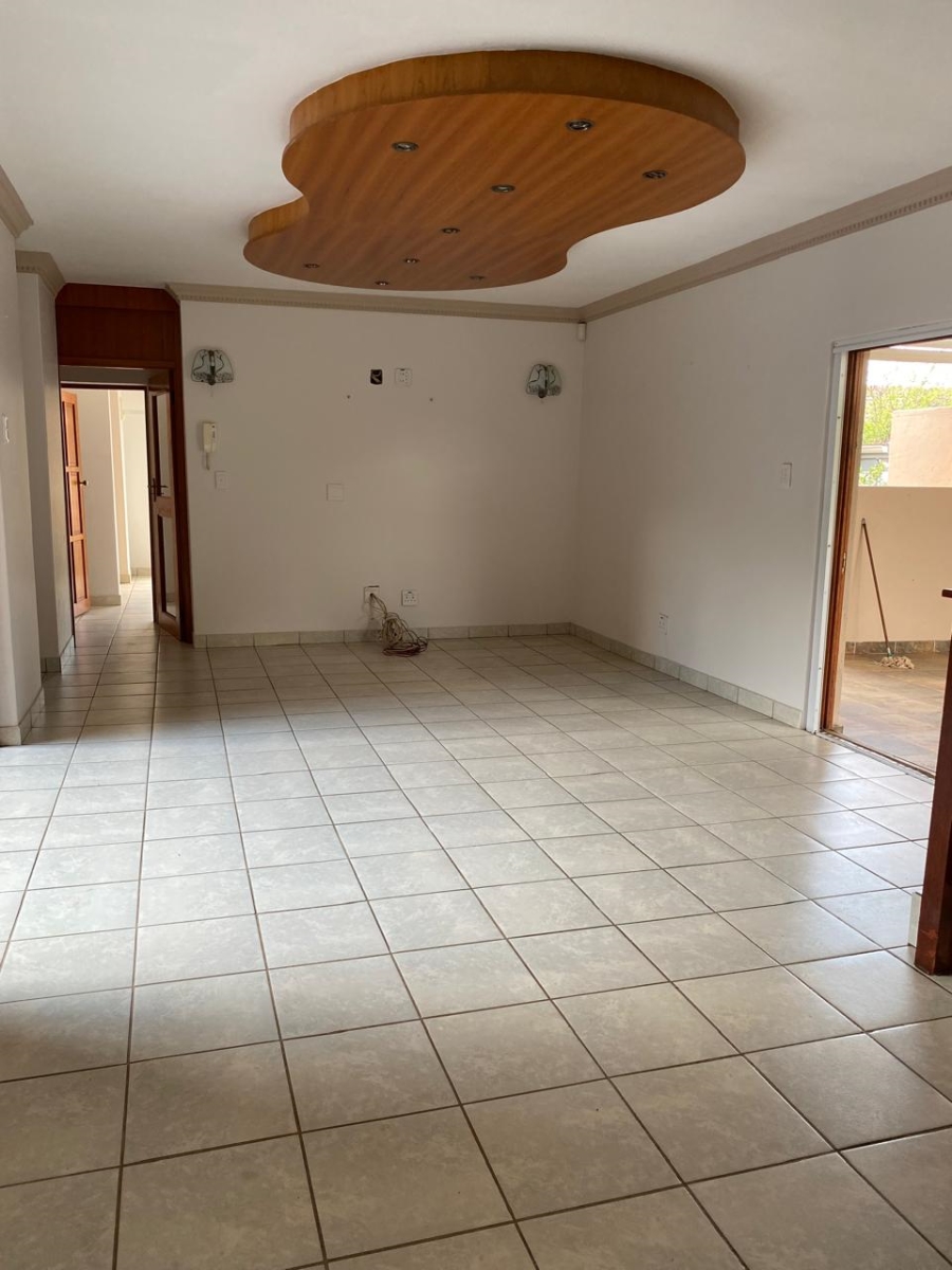 5 Bedroom Property for Sale in Birdwood Estate North West